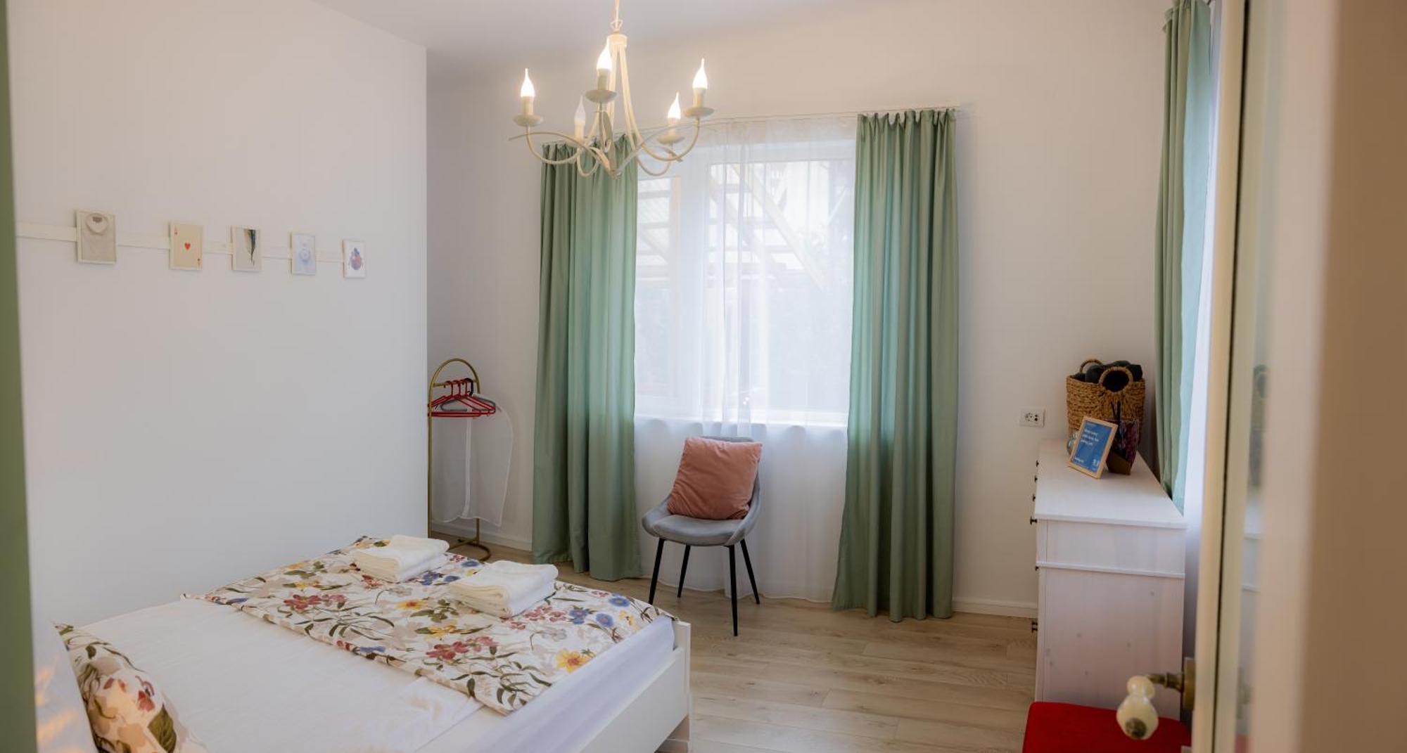 Homey Luxury- Entire House, Free Parking, Yard Cluj-Napoca Exterior photo